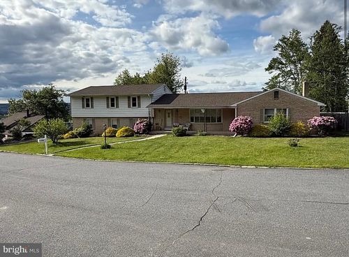 154 S 24th St, POTTSVILLE, PA, 17901-3117 | Card Image