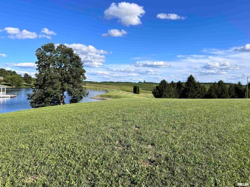 860 Worrell Ln, Winchester, IL, 62694-3628 | Card Image