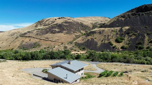 7400 Colockum Rd, Malaga, WA, 98828-9706 | Card Image