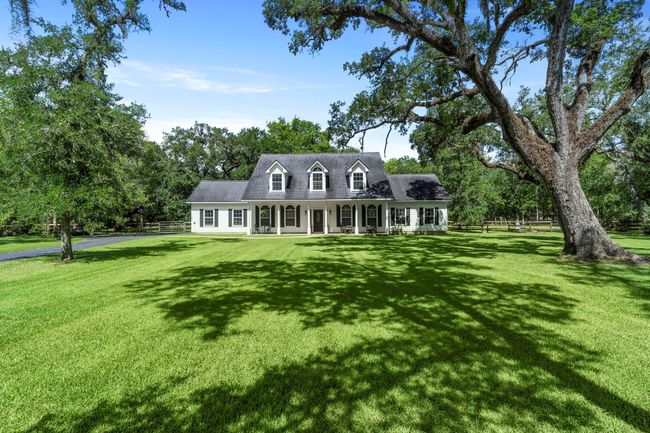 13502 E Brazos Bend Dr, House other with 5 bedrooms, 4 bathrooms and 2 parking in Needville TX | Image 4