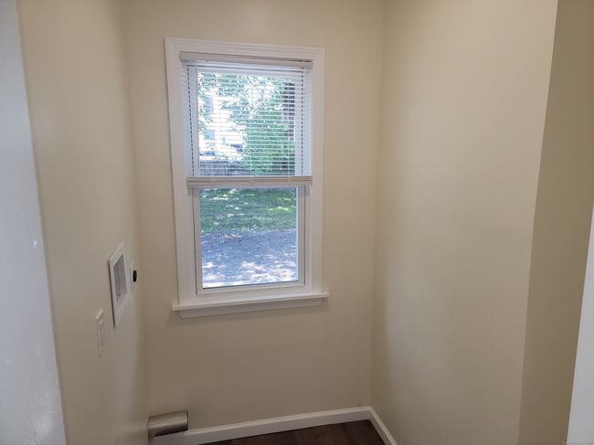FL-1ST - 147 Edgewood St, Home with 3 bedrooms, 1 bathrooms and 1 parking in Hartford CT | Image 13