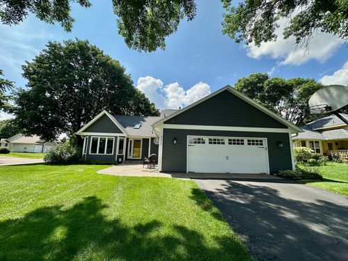 8613 Penn Ave N, Brooklyn Park, MN, 55443-3714 | Card Image
