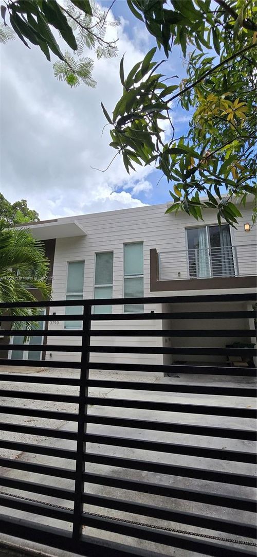 3790 Oak Ave, Miami, FL, 33133-4807 | Card Image