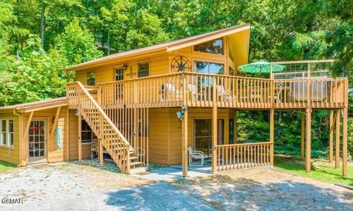 2033 Luzerne Dr, Gatlinburg, TN, 37738-3722 | Card Image
