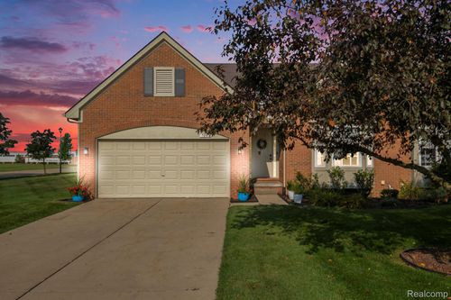 7038 Iris Ct, Grand Blanc, MI, 48439-2315 | Card Image