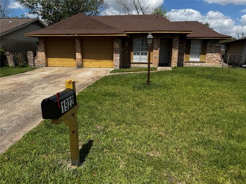 1922 Bunzel St, Houston, TX, 77088-3205 | Card Image