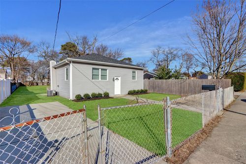 69 Doolittle St, Brentwood, NY, 11717-3510 | Card Image