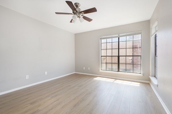Large secondary bedroom | Image 18