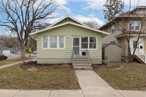 921 4th St N, Fargo, ND, 58102-3748 | Card Image