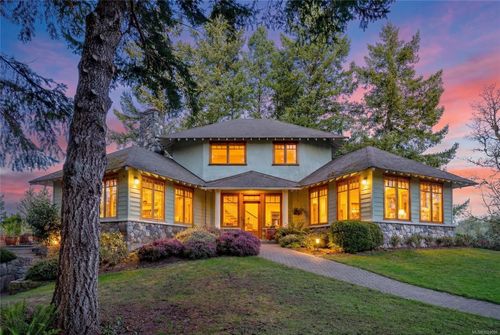 240 Viaduct Ave W, Saanich, BC, V9E2B6 | Card Image