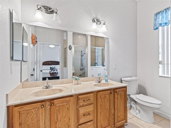 En suite w/lots of natural light! | Image 20
