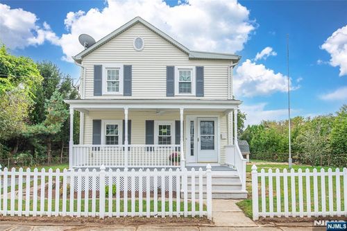 4 Mechanic St, Succasunna, NJ, 07876-1410 | Card Image