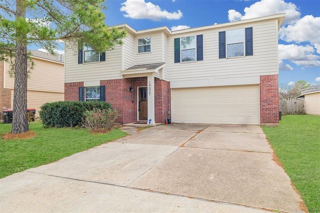 Another view of the front of the home. | Image 32