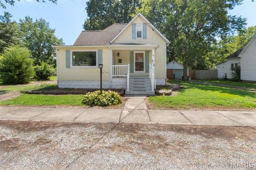 819 W Maplewood St, Marion, IL, 62959-2064 | Card Image