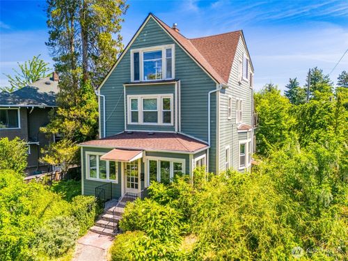 5604 17th Ave Ne, Seattle, WA, 98105-2508 | Card Image