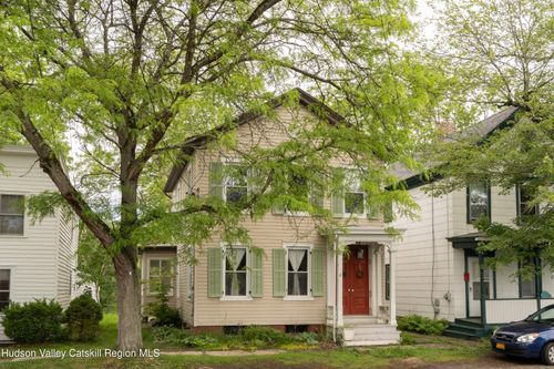 6 N Vernon St, Athens, NY, 12015-1009 | Card Image