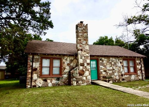 202 E 2nd St, Nixon, TX, 78140-2737 | Card Image