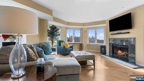 605 Thornton Ct, Edgewater, NJ, 07020-1638 | Card Image