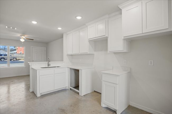 645 N Mccart St, Condo with 16 bedrooms, 16 bathrooms and 16 parking in Stephenville TX | Image 13