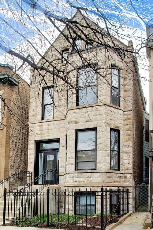 1322 W Barry Ave, Chicago, IL, 60657-9835 | Card Image
