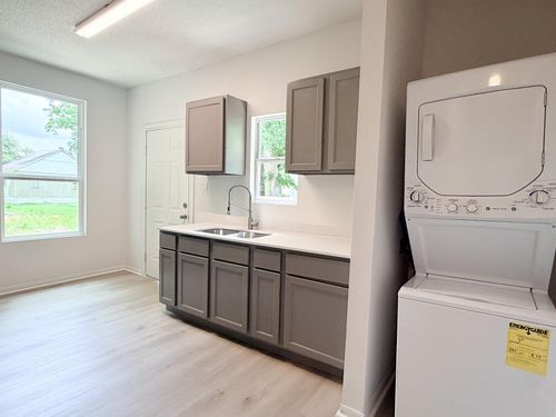 202 N 2nd St, Navasota, TX, 77868-2831 | Card Image