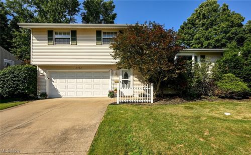 2032 Presidential Pkwy, Twinsburg, OH, 44087-1641 | Card Image