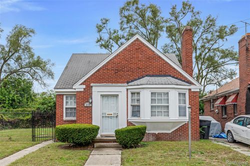 16537 Strathmoor St, Detroit, MI, 48235-4070 | Card Image