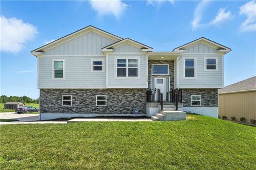 2313 Burris Dr, Harrisonville, MO, 64701-4117 | Card Image