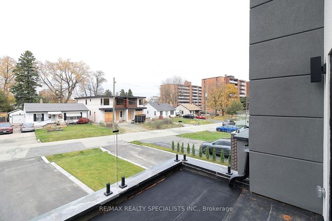 1048 Roosevelt Rd, House attached with 5 bedrooms, 6 bathrooms and 2 parking in Mississauga ON | Image 8