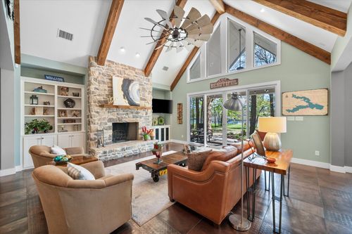 892 Waters Edge Dr, Corsicana, TX, 75109-9596 | Card Image