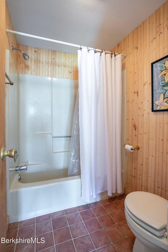 Primary bedroom #2 en suite bathroom | Image 22
