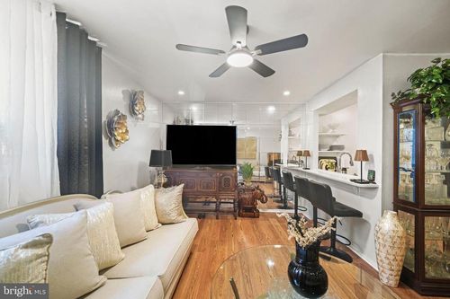 a-8-8115 W Chester Pike, UPPER DARBY, PA, 19082-1326 | Card Image