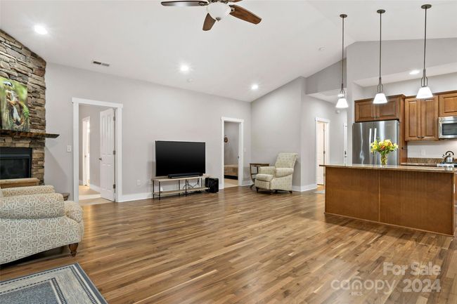 Living and Dining Room | Image 12
