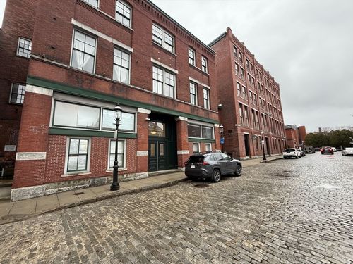 apt-209-172 Middle St, Lowell, MA, 01852-6205 | Card Image