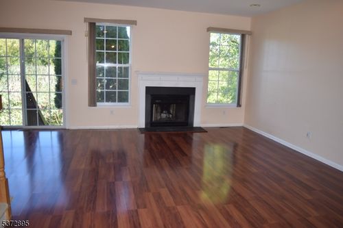 28 Gordon Cir, Parsippany, NJ, 07054-3400 | Card Image