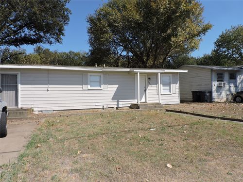 1612 N Anglin St, Cleburne, TX, 76031-1813 | Card Image
