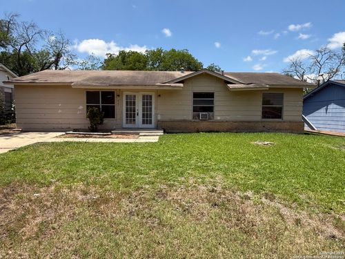 827 Horseshoe Trl, Universal City, TX, 78148-4006 | Card Image