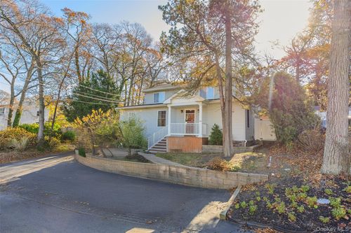 10 Queen Dr, Sound Beach, NY, 11789-1423 | Card Image