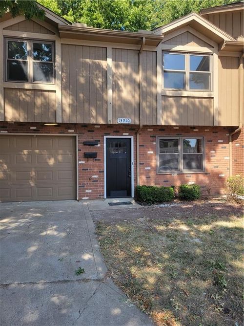 13910 Dundee Cir, Grandview, MO, 64030-4044 | Card Image