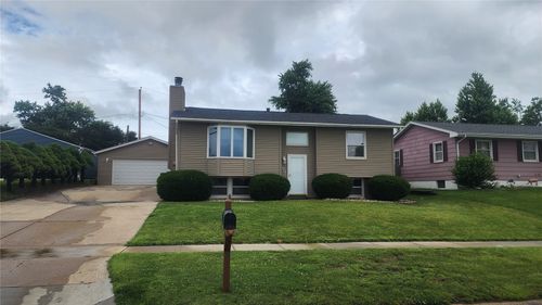 2608 Willow St Sw, Cedar Rapids, IA, 52404 | Card Image