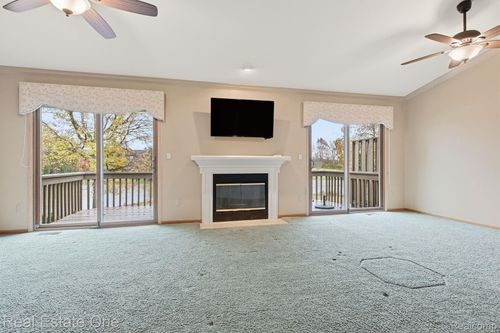 9883 Hawthorne Glen Dr, Grosse Ile, MI, 48138-2142 | Card Image