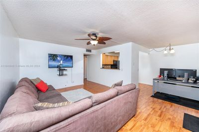 112B - 850 Sw 133rd Ter, Condo with 2 bedrooms, 1 bathrooms and null parking in Pembroke Pines FL | Image 3