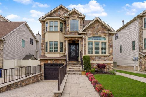 86 Castor Pl, Staten Island, NY, 10312-2244 | Card Image