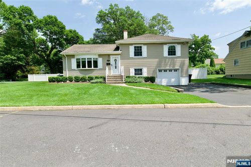 218 Evergreen St, Hillsdale, NJ, 07642-1819 | Card Image