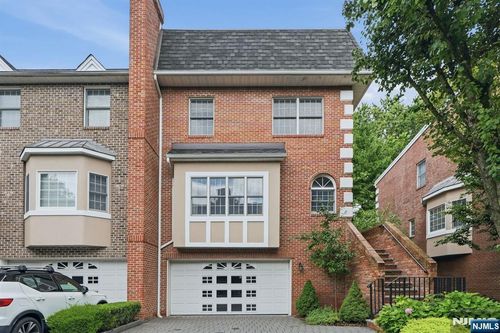 156 Stonegate Trl, Cresskill, NJ, 07626-2412 | Card Image