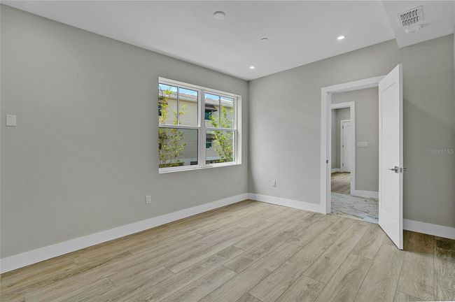 guest room | Image 28