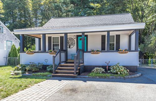 12 Laurel Ave, Kittery, ME, 03904-1410 | Card Image