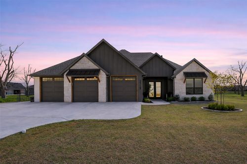2713 Village Rd, Granbury, TX, 76049-4213 | Card Image