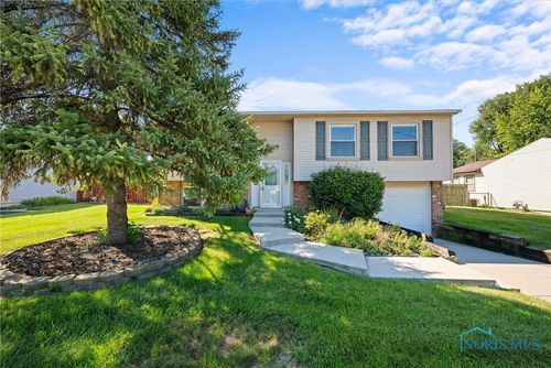 217 Farnstead Dr, Northwood, OH, 43619-1138 | Card Image