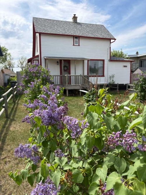 5129 48 Ave, Ponoka, AB, T4J1J2 | Card Image